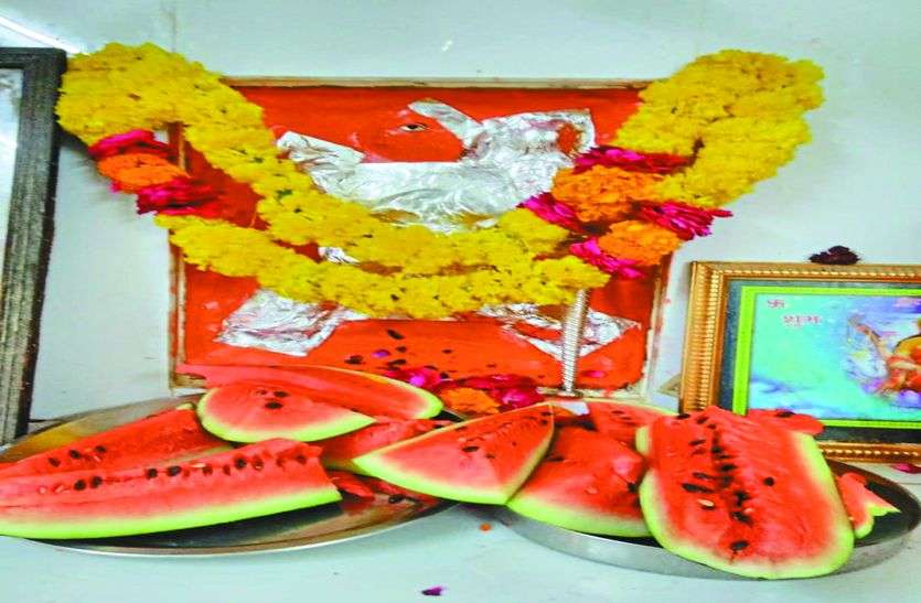 sikar local news भगवान को नौतपे के असर बचाने के लिए किए ये जतन