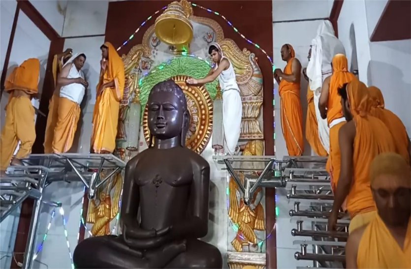 Program organized in Shrutha Dham मां—बाप की सेवा करना इस मानवीय जीवन की बहुत बड़ी सेवा