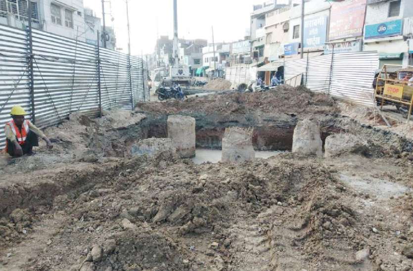 Pipeline damaging over bridge construction दो विभागों के बीच नहीं समन्वय, जनता की बढ़ गई ये परेशानी...पढि़ए खबर