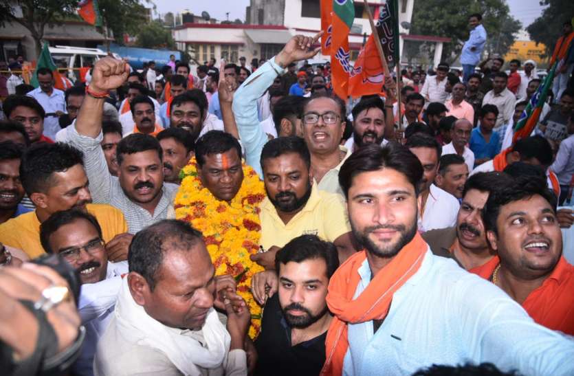 Lok Sabha-2009, elections, leaders, BJP, Congress, Modi, Mandla, Faggan Singh Kulaste, MP भाजपा के फग्गन सिंह को लखनादौन में कम, केवलारी में मिले अधिक मत