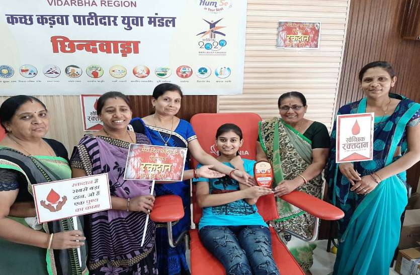 patrika महादान करने पहुंची महिलाएं, सबने की तारीफ