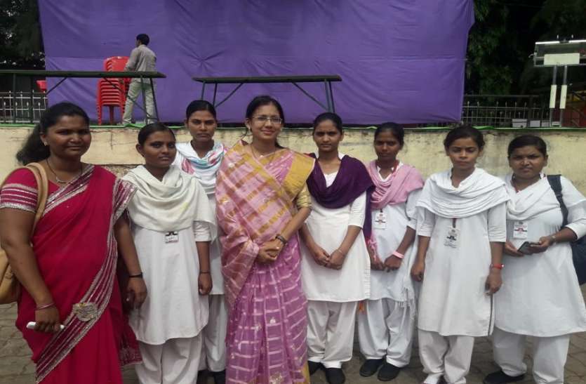 इंसान को इंसानियत से मिलाने की कोशिश में जुटीं डॉ. संगीता इंसान को इंसानियत से मिलाने की कोशिश में जुटीं डॉ. संगीता
