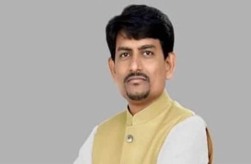 alpesh thakor गुजरात के डिप्टी सीएम नितिन पटेल से मिले अल्पेश ठाकोर, BJP में हो सकते हैं शामिल