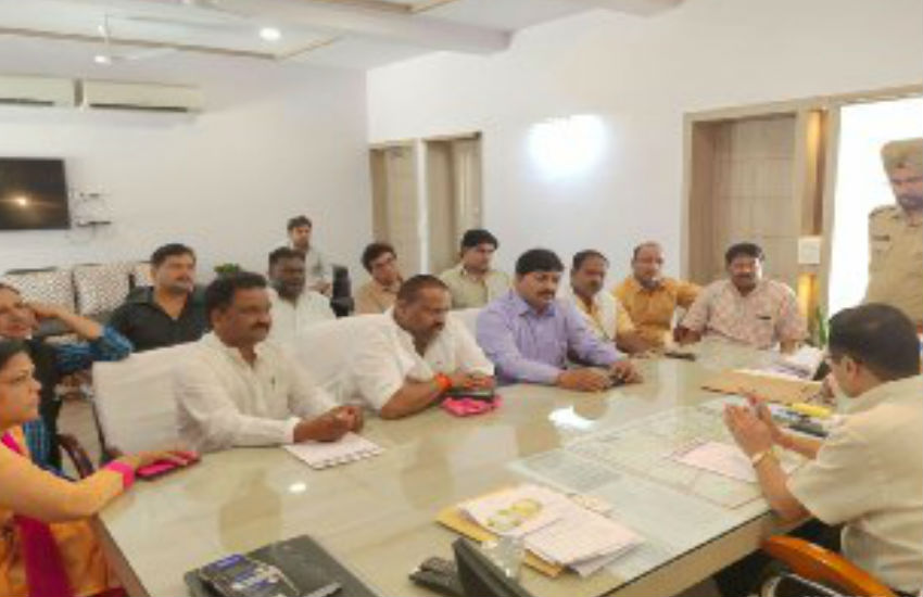 भाजपा का नाम सुनते ही भड़क गया UP Police का दरोगा, देने लगा गालियां और... BJP leaders