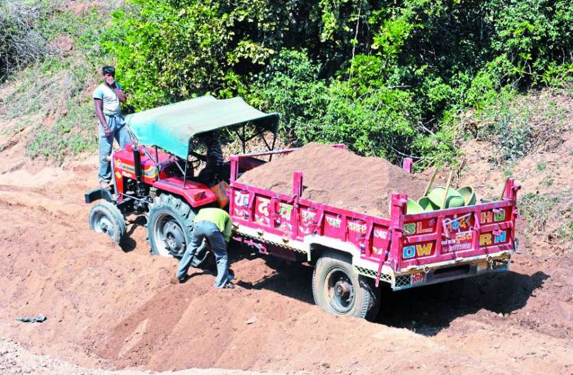 sand mining पंचायतों ने नहीं ली पर्यावरण अनुमति बंद पड़ी है जिले की 17 रेत खदानें