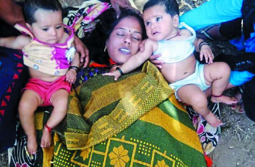 death body दुधमुंही दो जुड़वा बेटियों के सिर से उठा मां का साया