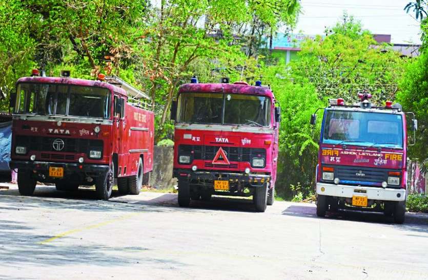 INDORE 35 फीट की ऊंचाई तक ही बुझा सकते हैं आग, हाईराइज के लिए तो फिजिकल स्ट्रक्चर ही नहीं