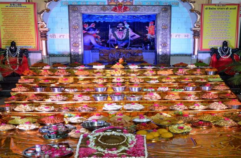indore श्रीलक्ष्मी वेंकटेश देवस्थान में श्रीमद भागवत कथा में गिरिराज पर्वत पर सुनाया वृतांत
