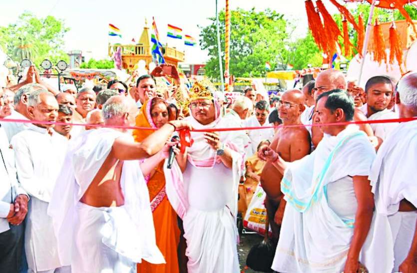 indore शोभायात्रा में ऐरावत हाथी पर निकले सौधर्म इंद्र