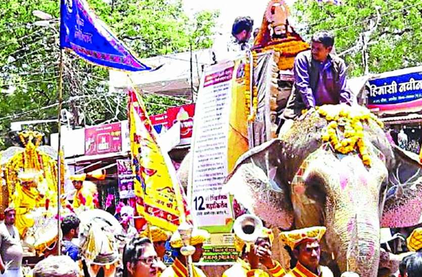 patrika इस जिले के श्याम प्रेमियों की निकली एतिहासिक निशान यात्रा, 42 डिग्री तापमान में उमड़ा भारी जनसैलाब