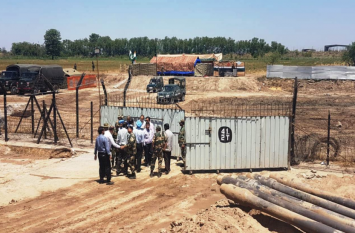 kartarpur sahib corridor construction work is running on करतारपुर कॉरिडोर निमार्ण कार्य पकड़ रहा गति, ढ़हाया गया बाधा बनकर खड़ा बंकर