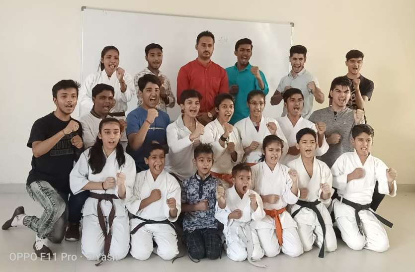 Selection of 14 players for junior-senior karate जूनियर-सीनियर कराते के लिए 14 खिलाडिय़ों का चयन