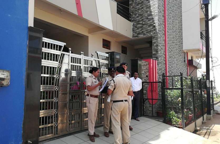 video viral चोरों ने पार की शहपुरा एसडीएम की बोलेरो, सीसीटीवी में मुंह पर गमछा बांधे हुए दिखे चोर