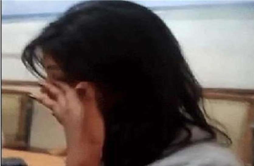 Porn message sent by BLO following female officer महिला अधिकारी का पीछा कर बीएलओ ने भेजे अश्लील मैसेज