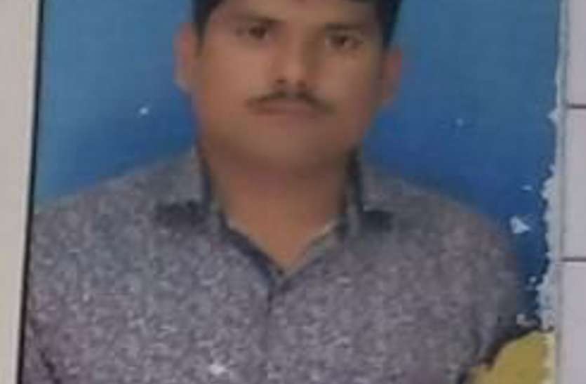 cab driver, टैक्सी ऑपरेटर की हत्या करने वाले बदमाश बस स्टैंड पर सीसीटीवी में कैद, कई और टैक्सी वालों को फंसाने की कोशिश की थी