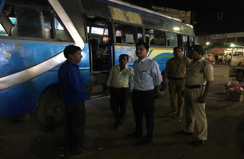 Transportation Department checking, outstanding taxes recovery सडक़ पर उतरे अधिकारी तो हकीकत जानकर रह गए हैरान