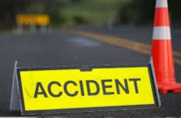 three peoples of a family died in accident बेटी को एयरपोर्ट छोड़ वापस लौट रहे परिवार का एक्सीडेंट, तीन की मौत
