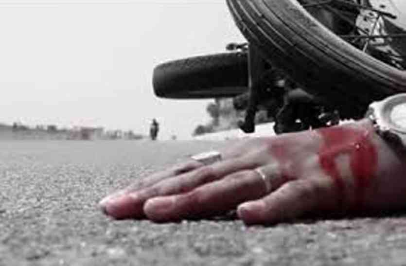 Three youths die शादी से लौट रहे तीन युवकों को रौंदा, मौके पर ही मौत