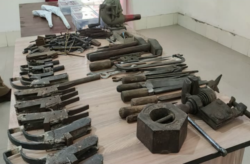 illegal weapon लोकसभा चुनाव होते ही इतनी संख्या में मिले अवैध हथियार, पुलिस की भी आंखें रह गईं खुलीं