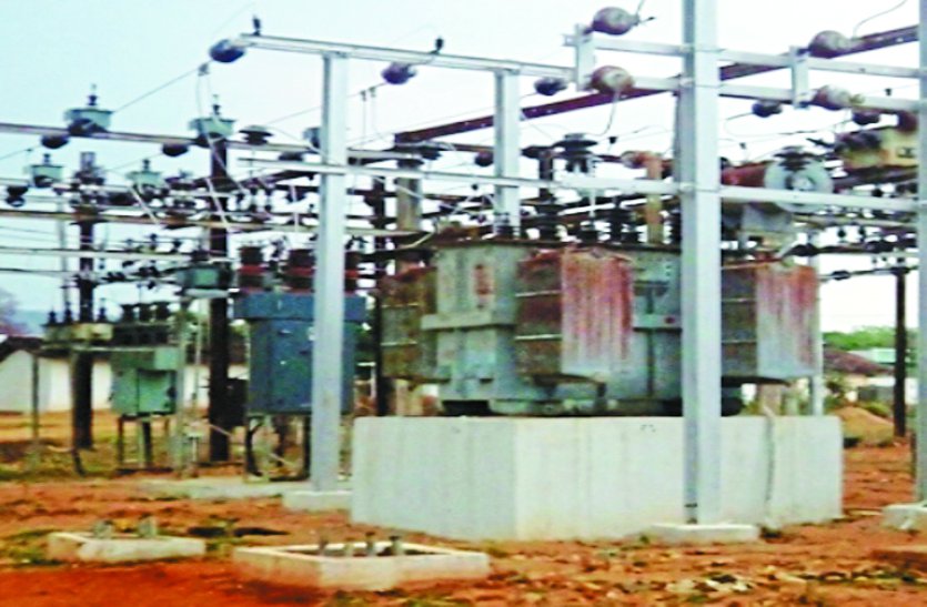 power cuts in chhattisgarh नौतपा के दौरान मरम्मत के नाम पर घंटो बिजली बंद, गर्मी में बेहाल हुए लोग