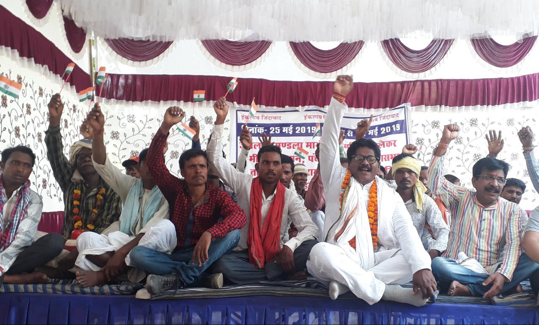 MD's effigy combustion in protest against unfinished Jabalpur route