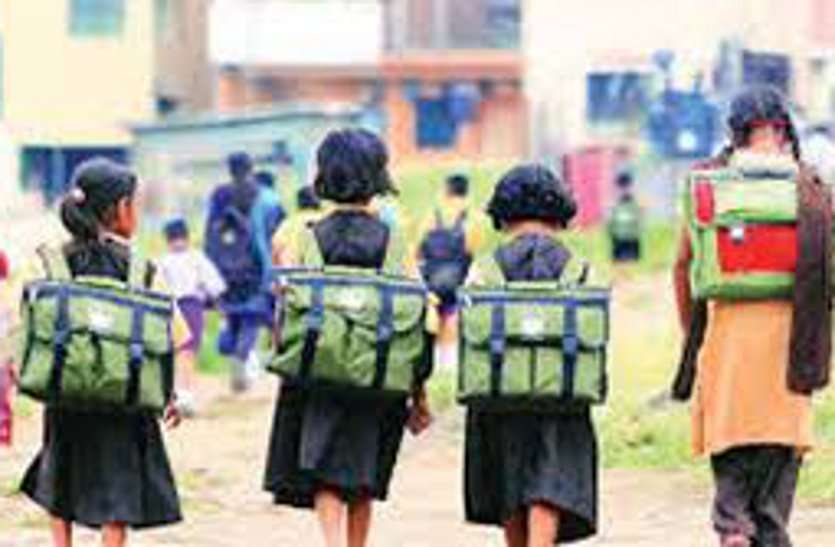 In the village only till the 8th, the girls passed the 12th 8वीं तक ही गांव में स्कूल, बेटियों ने पास की 12वीं