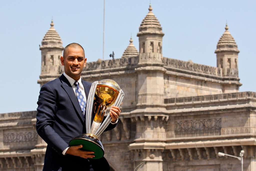 Dhoni With Trophy 