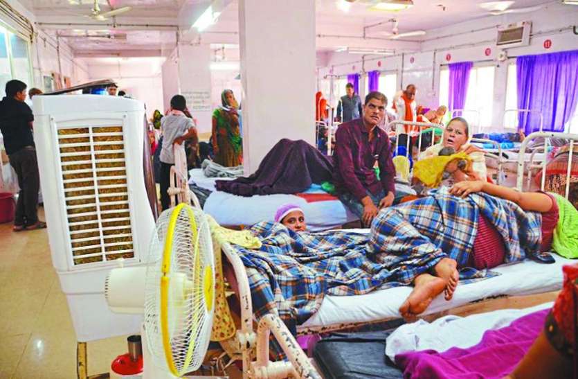 cooler सरकारी अस्पताल के हाल : डिलीवरी के लिए मांगते हैं पैसे, घर से लाना पड़ रहे पंखे-कूलर