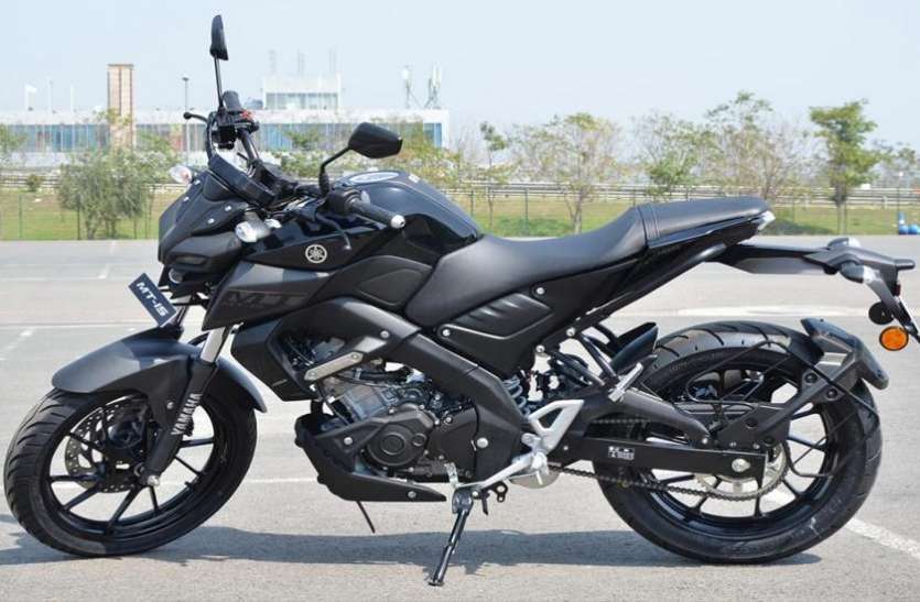 yahamha mt15 Yamaha की MT15 बाइक खरीदने पर Free मिल रहा लिमिटेड एडिशन जैकेट और स्पोर्ट्स हेलमेट