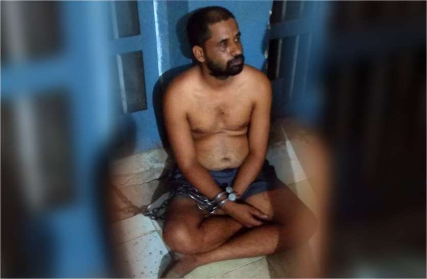 police team par hamla sidhi old man Attack with ax