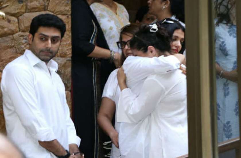 kajol-mother-tanuja-at-hospital-a-day-after-veeru-devgan-death