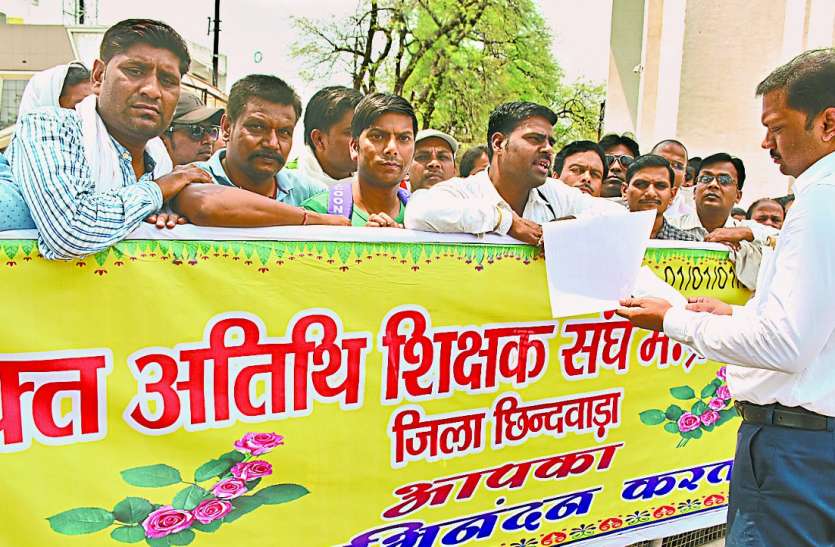 Guest teachers attack प्रमाण-पत्र बनवाने की तिथि 15 जून करने की मांग