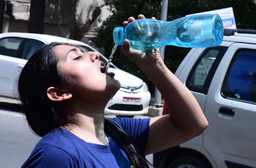 hot weather in jabalpur weather today: सुबह से तेज धूप, बूंदाबांदी के बाद उमस कर रही परेशान