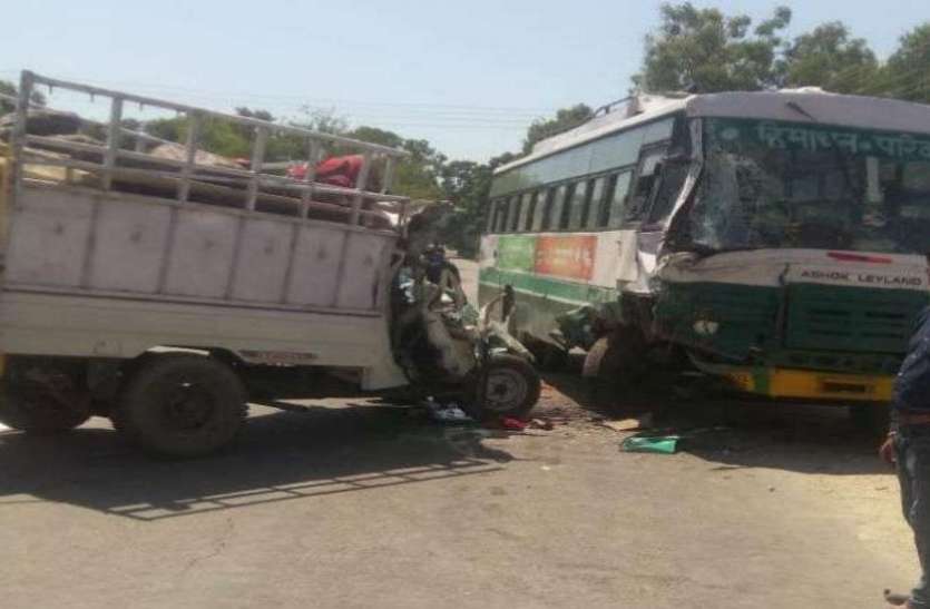 bus and pickup हिमाचल: बस और पिकअप में जोरदार टक्कर, दो की मौत, 15 घायल