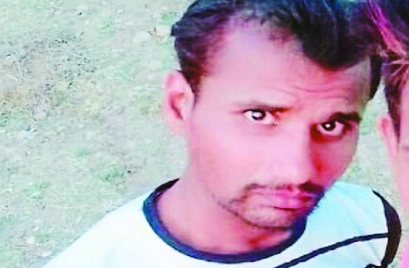 dead बस की छत से सामान उतार रहा युवक हाईटेंशन लाइन से चिपका, दर्दनाक मौत