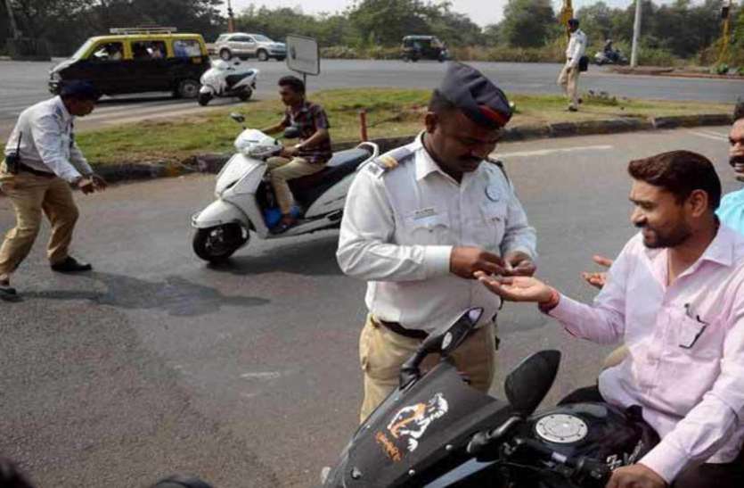 driving licence अनपढ़ लोग नहीं चला पाएंगे गाड़ी, राजस्थान सरकार ने लिया ड्राइविंग लाइसेंस वापसी का आदेश