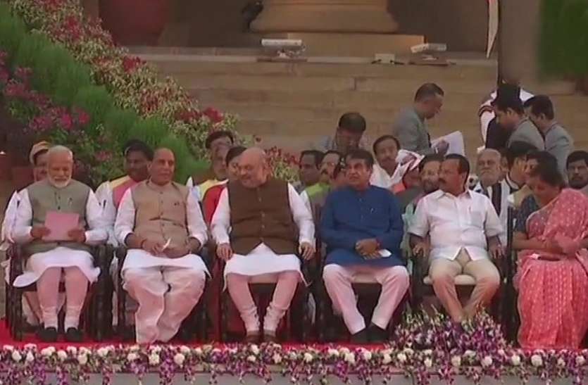 BJP,Central government,santosh gangwar,bareilly news,modi sarkar,bareilly news in hindi,central minister Santosh Gangwar,MP Santosh Gangwar सैफई परिवार के लाड़लों और प्रदेश कांग्रेस अध्यक्ष को हराकर भी नहीं बने मंत्री