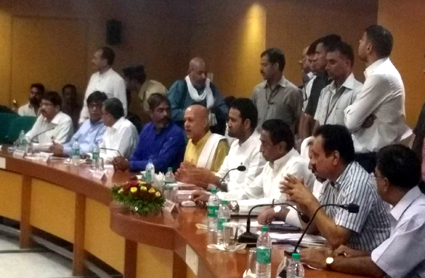 kisan_meeting_4640230-m kisan_meeting_4640230-m