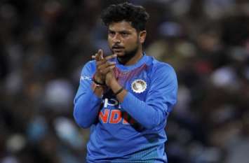 Kuldeep Yadav is four steps away from taking hundred wickets in ODIs रिकॉर्डः वनडे में विकेटों का शतक पूरा करने से सिर्फ चार कदम दूर हैं कुलदीप यादव