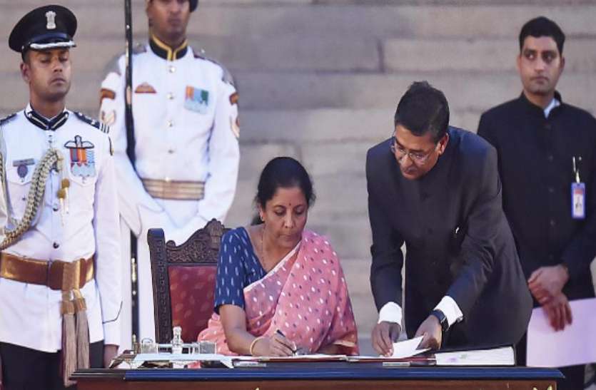 Nirmala Sitharaman देश की पहली पूर्णकालिक महिला वित्त मंत्री बनीं निर्मला सीतारमण, जानिए JNU से लेकर नॉर्थ ब्लॉक तक का सफर