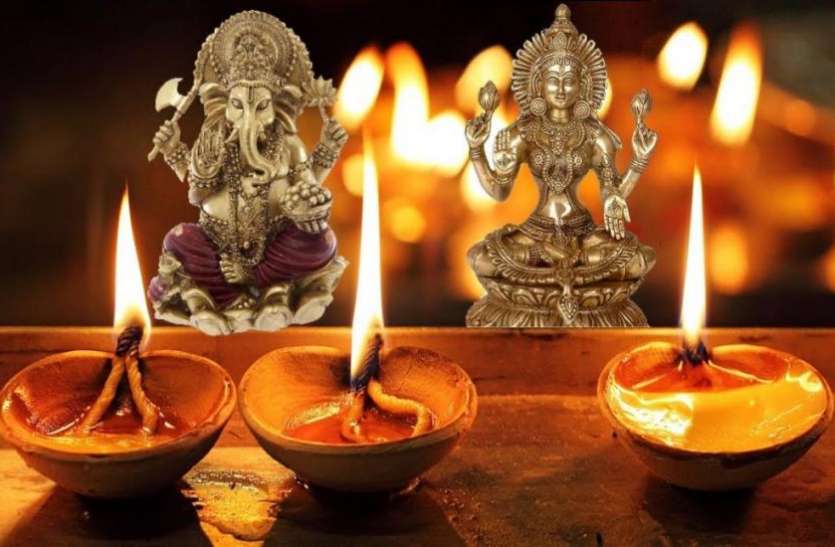 shukrwar ke upay शुक्रवार को घर में रखें देवी मां की ऐसी मूर्ति, धन की बढ़ोत्तरी समेत होंगे ये 10 फायदे