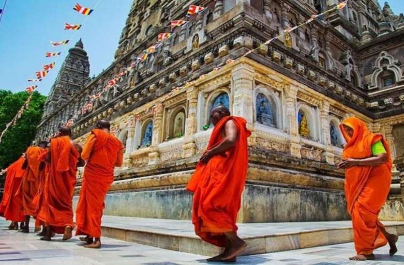 parikrama karna परिक्रमा के समय करते हैं ये 10 गलतियां तो नहीं मिलेगा फल, जानें इससे जुड़ी मान्यताएं