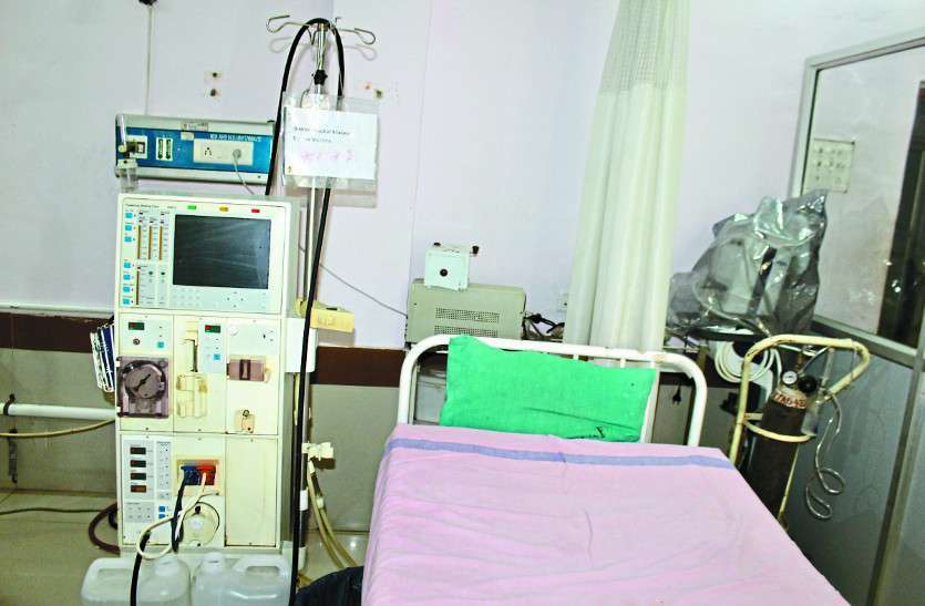 Lack of dialysis machines in district hospital in Bilaspur हफ़्ते में 4 हजार रुपये कहाँ से लाए गरीब, घोषणा किए बीता जा रहा साल अभी तक नहीं आई डायलिसिस मशीन