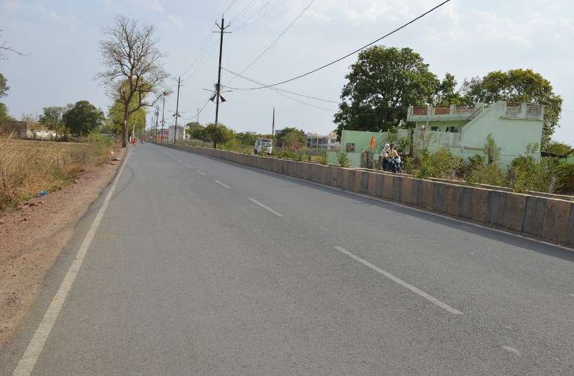 Los agricultores del distrito esperan el monzn जिले के किसानों को मानसून का इंतजार