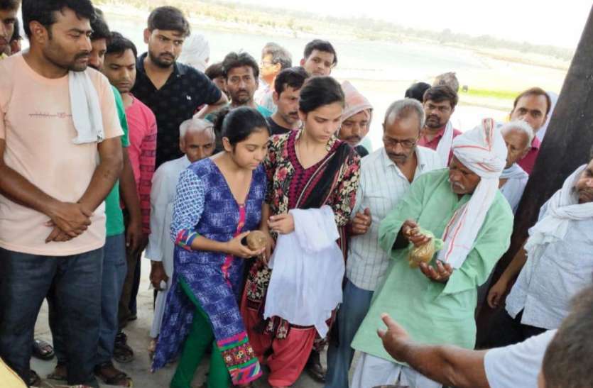 Daughters पिता की मौत के बाद दो बेटियों ने उनकी यह इच्छा की पूरी, किया ऐसा काम कि हर कोई कर रहा सलाम
