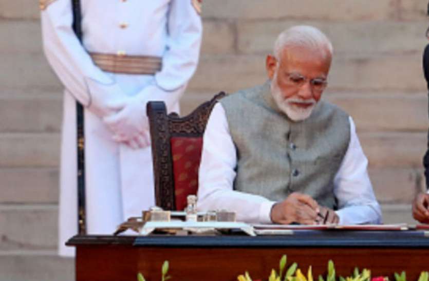 modi मोदी कैबिनेट में अनुभव के आधार पर मिला मंत्रालय: 4 मंत्रियों में से 3 को ही अपने विभाग की जानकारी