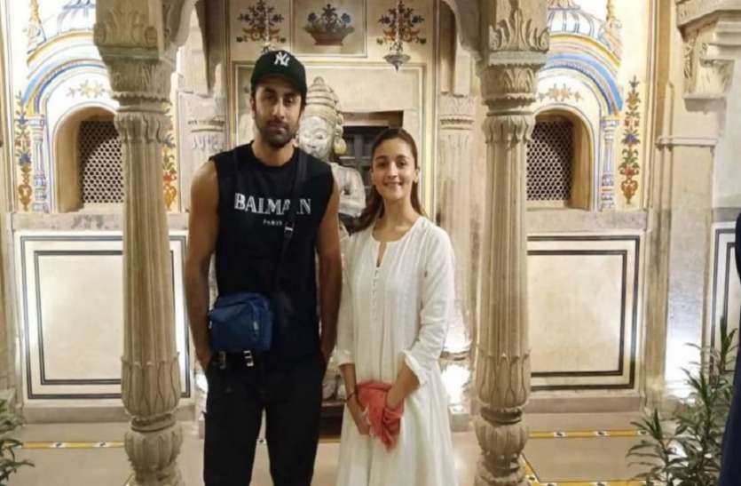 Alia Bhatt and Ranbir Kapoor बनारस में इस कारण से आये हैं आलिया भट्ट और रणबीर कपूर, बेहद दिलचस्प है कहानी