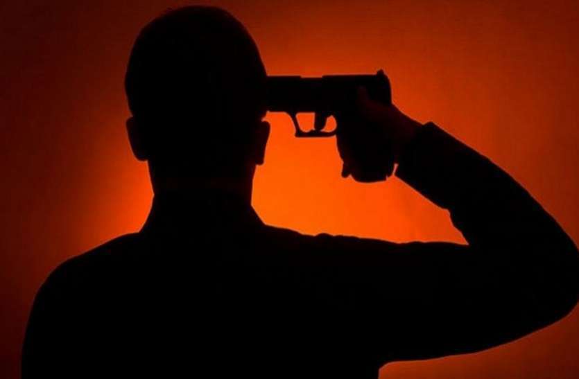 constable Shoot himself by service revolver प्रेम प्रसंग के चलते सर्विस रिवाल्वर से कांस्टेबल ने खुद को मारी गोली