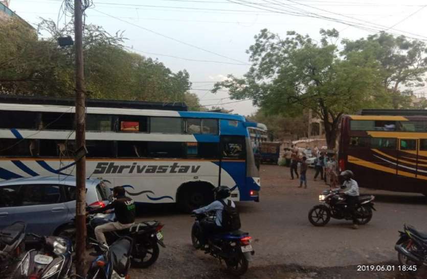 indore rto छोटे सड़कों पर बड़ी बसे लगा रही जाम