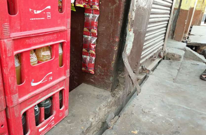 chori VIDEO:पुलिस भी नहीं रोक पा रही रात के अंधेरे में होने वाले इस काम को, सुबह जब खुलती है आंख तो रह जाते हैं हैरान लोग, पढ़िए क्या है पूरा मामला
